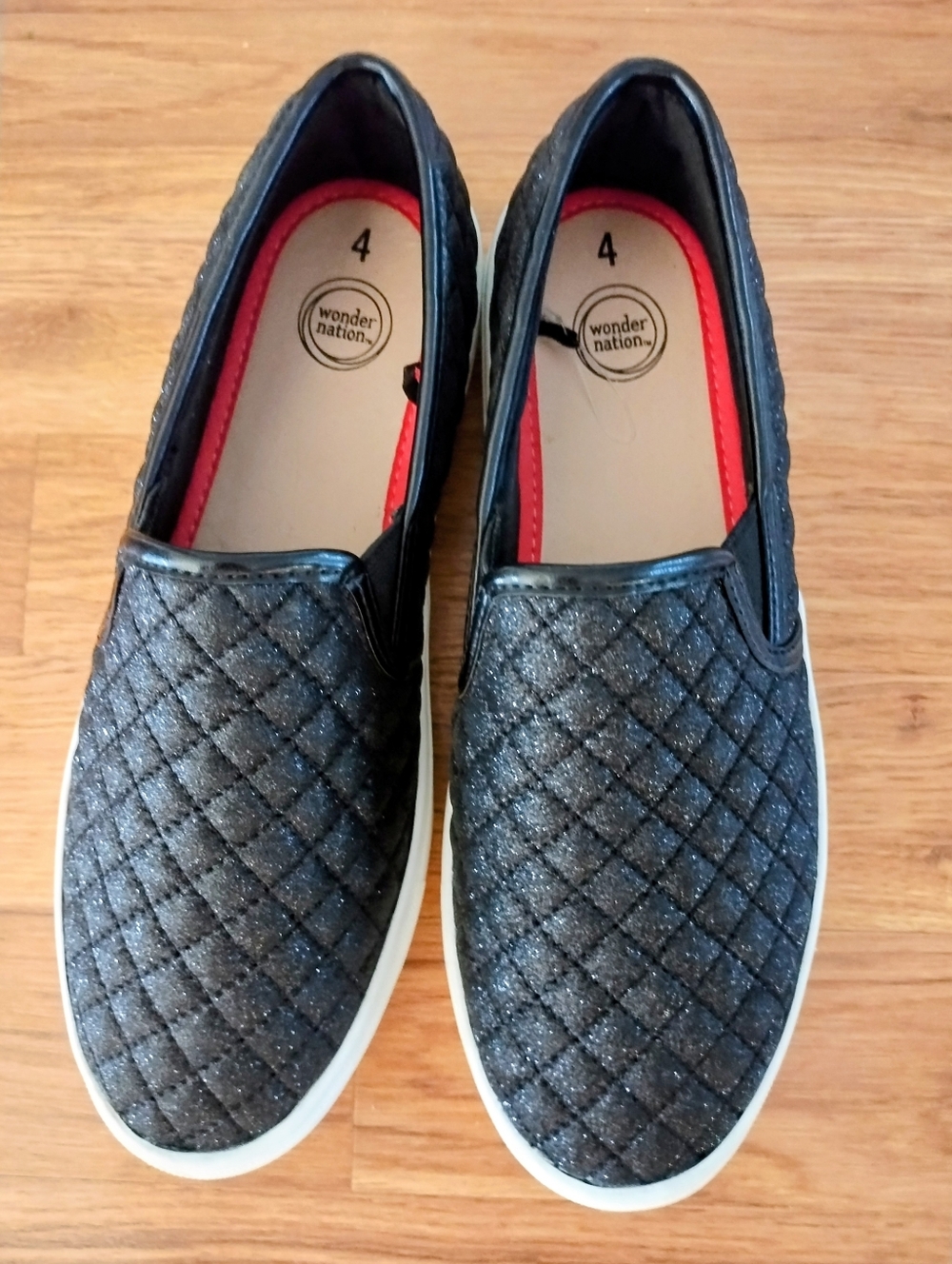 NWT Glitter Twin Gore Sneakers Size 4